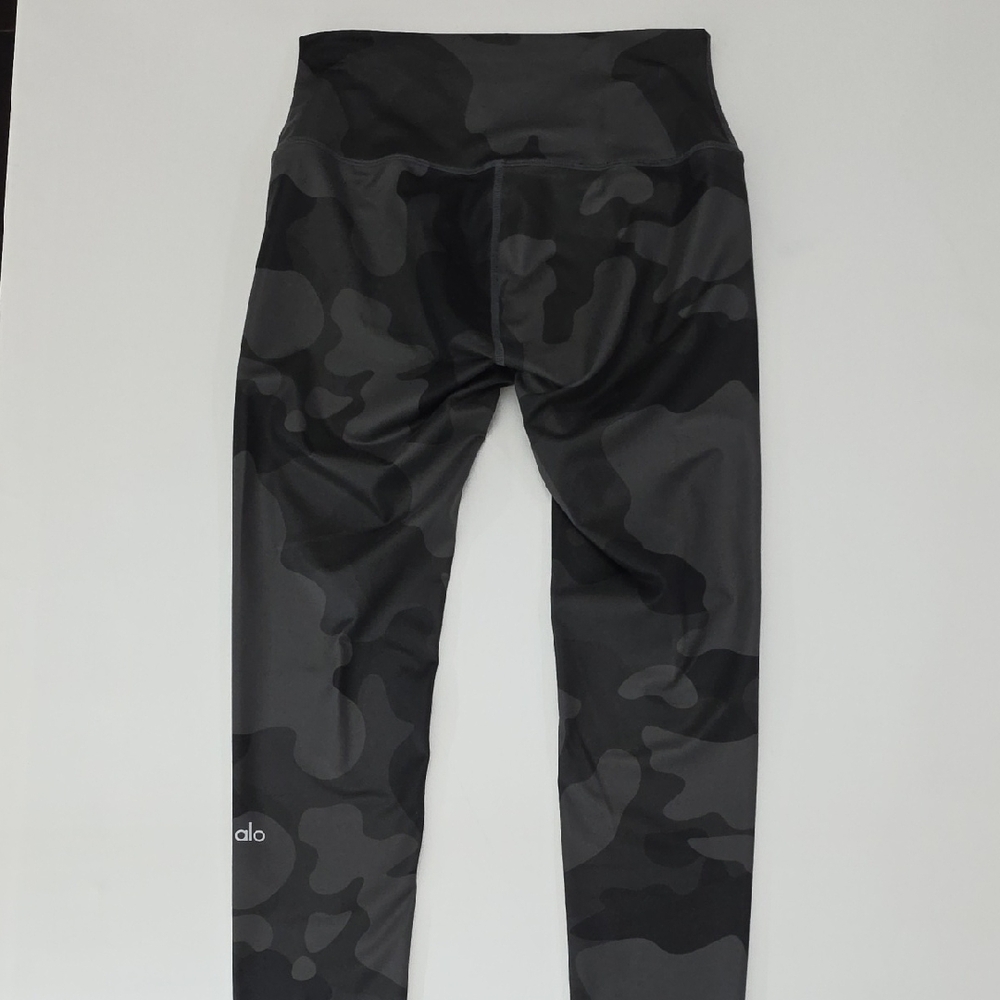 ALO Yoga Gray Camo Leggings - Picture 3 of 4
